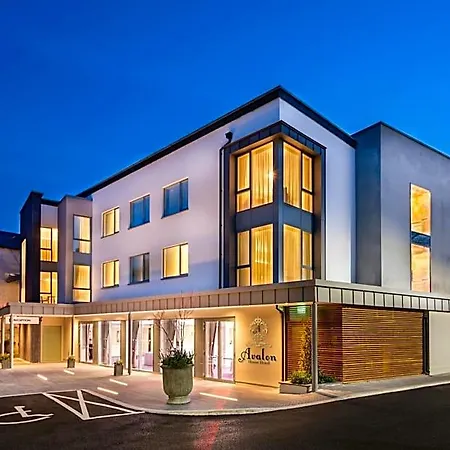 Avalon House 4*