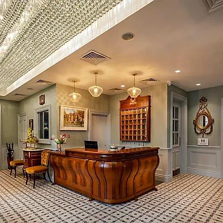 Avalon House 4*